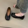 Versão em Couro Macio~Sapatos Femininos de Salto Alto Bico Dividido Estilo Retrô Casco de Porco Bico Redondo Salto Grosso Francês Shallow Mouth Slip-on para o Trabalho