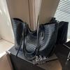 Bolsa de Mão Tecida com Padrão Retrô de Nicho Transfronteiriça para Mulheres 2026 Nova Moda Versátil para o Dia a Dia Bolsa de Ombro Tote