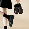 Zapatos pequeños de cuero estilo británico, zapatos tipo mocasín slip-on para falda, punta redonda, nuevo estilo otoño e invierno, con suela gruesa, diseño 2026