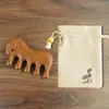Sandália Souvenir do Ano do Cavalo Pente de Massagem de Sândalo para Desbloquear e Relaxar os Meridianos do Couro Cabeludo, Pequeno Presente Prático Caixa de Presente de Pente de Madeira