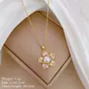 [Aço Titânio] Conjunto de Brincos e Colar Flor de Cinco Folhas com Pérola e Diamantes Full Diamond Estilo Levemente Luxuoso Brincos e Colar Elegantes para Banquete