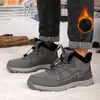 Fábrica de Zapatos de Algodón para Exteriores Quanzhou Venta al por Mayor Zapatos Deportivos Cálidos de Invierno para Senderismo Zapatos de Algodón Antideslizantes para Exteriores Zapatos de Cuero y Algodón Transfronterizos