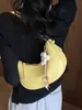 Bolsa Vintage de Axila de Alta Qualidade para Mulheres 2026 Nova Bolsa de Nicho em Forma de Meia-Lua Bolsa de Ombro Transversal Fashion para o Dia a Dia com Pingente