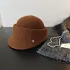 Sombrero de punto versátil y elegante para equitación de principios de primavera para mujer, bombín retro británico que hace que la cara se vea más pequeña, gorra versátil de moda
