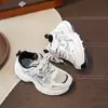 Zapatos de Malla Hueca Ultraligeros Versátiles para Niños Estilo Papá Novedades Otoño 2026 Zapatos Deportivos para Correr con Letras para Estudiantes Niñas