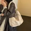 Nuevo Bolso de Hombro Peludo de Otoño Elegante Bolso de Felpa para Mujer Versátil Gran Capacidad Bolso de Axila para Viajes Diarios