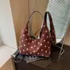 Bolsa de ombro retrô com poá transfronteiriça para mulheres, novo modelo outono 2026, bolsa de mão de moda de grande capacidade para o dia a dia