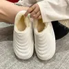 Chinelos de algodão impermeáveis para mulheres, novo estilo de inverno, com sola grossa, forrados com fleece, antiderrapantes, adequados para uso interno e externo, com sola macia, confortáveis de usar e disponíveis em um design de casal para homens também