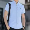 Camisa Blanca Bordada para Hombre de Manga Corta Verano Nueva Ropa de Hombre Estilo Coreano Ajustada Casual Camisa Ropa Moderna y Elegante