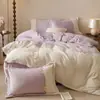 Juego grueso de cuatro piezas para otoño e invierno con bordado de retazos y estampados florales, que incluye una sábana bajera y una funda nórdica de terciopelo de leche, un juego de tres piezas con felpa, tela de alto gramaje
