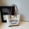 Bolsa de Lona Bordada com Letras Estilo Harajuku da Moda para Estudantes, Bolsa Tote Versátil Japonesa de Grande Capacidade, Bolsa de Ombro da Moda