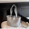 Bolso de Hombro Relajado de Gran Capacidad Popular de Este Año 2025 Verano Nuevo Estilo Bandolera Sencilla y Elegante Bolso Tote para Viajeros