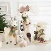 Decoraciones de mesa navideñas de espuma transfronterizas con hojas verdes, piñas, alces rústicos, figuras de muñeco de nieve y arreglos de escena