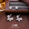 Pendientes de Flor Mariposa de Circonita Simples y Elegantes, un Pendiente Elegante de Diseño de Dos Vías que es Dulce, Casual y Versátil