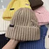 Gorro de Lana Cálido y Delgado con Ojos de Cara Sonriente de Dibujos Animados Bordados para Mujer, Reductor de Edad, Sombrero Baotou de Otoño e Invierno, Gorro de Punto