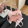 Bolso de mano Kelly versátil transfronterizo para mujer, Venta al por mayor 2025 Moda Un solo hombro Nuevo estilo Cruzado con textura