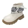 Sapatos de princesa com acabamento em renda para meninas, nova coleção primavera/outono 2026, botas Martin infantis de sola macia, botinhas de couro forradas com fleece para crianças mais velhas