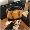 Bolso de Mano Retro Sencillo Bolso Cubo para Mujer 2026 Nuevo Estilo Bolso Tote con Cadena de Rombo Bolso de Hombro Único Bolso Cruzado Lujo Ligero