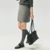 Saia de tricô curta de cashmere, canelada verticalmente, para emagrecer, estilo outono/inverno, perfeita para sobreposições, saia de corte reto da moda