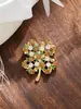 Broche Exquisito y de Moda de Circonia Completa de Cuatro Hojas, Diseño Retro Británico, Accesorio para Traje y Vestido, Ramillete, Pin para Suéter y Abrigo