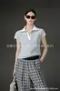 Camiseta de Manga Corta con Cuello Polo Estilo Francés, Solapa en V, Hombro Derecho, Sencilla, Corte Ajustado, Top Corto 2025, Primavera y Verano