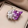 Em estoque 2025 nova moda liga diamante broche alto senso atacado cisne corsage fabricantes de origem cristal retrô