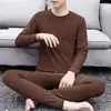 Conjunto de roupa íntima térmica de gola redonda para o inverno para homens, apresentando um design autocalorífico, quente e de gola alta, composto por um conjunto de duas peças de blusa térmica de gola média e calça térmica