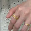 Anel de Ouro Novo Estilo Vintage Chinês Retro Ultra-Pesado com Micro-Incustações de Diamante Brilhante com uma Pequena Fechadura em Lingote Estilo Livro Vermelho para Mulheres