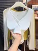 Camiseta de Manga Larga con Cuello en V Retorcido para Mujer, Nuevo Estilo 2026, Camiseta Básica Reductora de Edad y Adelgazante, Top de Moda Versátil y Tendencia