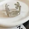 Pulsera Abierta de Flor de Metal Hueca Estilo Europeo y Americano 2026 Nueva Vintage Más Vendida Pulsera Joyería de Lujo Ligero Gama Alta