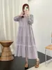 Saia Nova de Outono Estilo Floresta A-line Cor Sólida Renda nas Bordas Patchwork Decote V Solta de Botão Único Longa Venda por Atacado