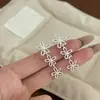 Aretes Largos Florales Huecos Estilo Coreano de Aguja de Plata para Mujer, Nuevo Modelo Popular, Aretes de Alta Gama, Lujo Ligero, Impresionantes y Elegantes Accesorios para Orejas
