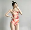 Maiô Feminino de Camada Única Sem Bojo Laranja-Rosa Brilhante Estampado a Quente Decote Profundo Cobertura Larga no Quadril Piscina Treinamento Moda Praia Feminina