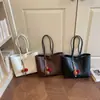 Bolso tote tejido retro, bolso de mujer, nuevo estilo 2026, gran capacidad, adecuado para ir al trabajo y uso casual, bolso de hombro con un aspecto sofisticado, y se puede llevar debajo del brazo