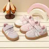 Zapatillas de Entrenamiento Alemanas para Niñas Colección Otoño 2026, Tenis para Bebé con Forma de Corazón, Suela Suave, Zapatos Deportivos Antideslizantes para Niños, Zapatos Casuales para Niños Pequeños