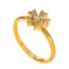 Joyería de Acero de Titanio de Venta Caliente Transfronteriza, Anillos con Flor de Placa Soldada Incrustados de Diamantes para Mujer, Anillos de Acero Inoxidable de Moda y Gama Alta Fábrica Mayorista
