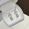 Pendientes de botón de Plata de Ley 925 con Aguja, Perla Redonda Familia Shi, Nácar Natural, Acento de Diamante, Flor de Cerezo, para Mujer, Sensación de Alta Gama, Joyería de Oreja Cálida y Suave
