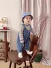 Traje Infantil 2025 Novo Conjunto de Duas Peças Cartoon com Suspensórios de Dinossauro para Meninos e Meninas, Bebês e Crianças Pequenas, Adequado para Sair