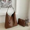 Bolso tejido de nicho de alta gama, nuevo bolso tote de gran capacidad, estilo casual y relajado, bolso de hombro único para llevar bajo el brazo para el día a día