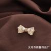 Estilo coreano Luxo Zircão Alto Grau Sense Bow Personalidade Elegante Casaco Cedro Acessórios Xale Anti-corrida Broche de Luz