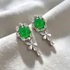Novo Estilo Retro de Luxo Leve Nicho Europeu e Americano Estilo Elegante de Luxo Leve Esquema de Cores Verde e Branco Brincos Florais de Luxo Leve para Mulheres