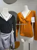 Camisa base elegante e bonita nas costas, proteína de seda de amoreira, decote V, nó no peito, alças finas, mangas compridas, corte justo, elástico 8821