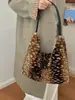 Bolsa Esponjosa de Gran Capacidad Otoño/Invierno Nuevo Estilo para Mujer Patrón de Ciervo Versátil para el Trabajo Bolso de Hombro Único Bolso de Piel Bolso Tote