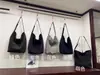 Bolsa de couro macio estilo retrô, tipo saco, para mulheres, grande capacidade, versátil, retrô, minimalista, casual, de mão, de ombro e transversal.