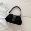 2026 Bolso Almohada Nuevo Moda de Nicho Bolso de Mano con Personalidad Bolso de Hombro Estilo Motociclista Simple Bolso Cruzado de Color Sólido