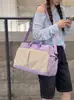Diseño de tendencia transfronterizo sentido de diseño bolsa de viaje para mujer gran capacidad bloques de color empalmados bolsa de fitness bolsa de equipaje de mano para viaje de negocios de corta distancia