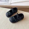 Suela suave estilo suela suave zapatos de cuero para bebé estilo coreano zapatos de actuación para niñas zapatos individuales primavera y otoño lazo zapatos de cuero para niños negro