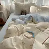Juego de ropa de cama de cuatro piezas de terciopelo de leche para otoño e invierno, funda de edredón de terciopelo coral gruesa de doble cara de una pieza, juego de tres piezas de sábana de franela