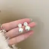 Pendientes de Flor de Camelia de Perla de Zirconia para Mujer Lujo Ligero Sentido de Alta Gama Pendientes Delicados Nuevos Pendientes Elegantes Explosivos Pasador de Plata