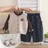 Conjunto de Niña Otoño 2026 Nueva Moda Ropa de Otoño para Bebé Conjunto de Tres Piezas Chaleco Suéter Infantil Venta al por Mayor